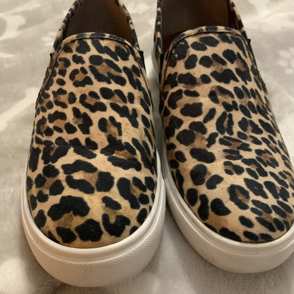 Steve madden size 7 1/2 slip on shoes